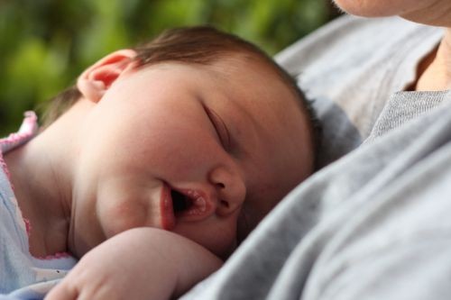Trẻ ngáy khi ngủ mắc bệnh gì?