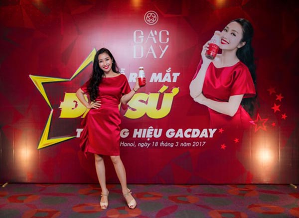 Đại sứ Thương hiệu thức uống phòng chống ung thư Gac day, một sản phẩm khác của Tập đoàn TS Group do bà Nguyễn Thu Trang làm Chủ tịch HĐQT – Diễn viên – MC Ốc Thanh Vân (Ảnh: IT)