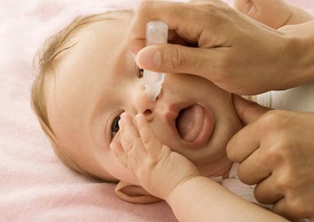 Điều trị nghẹt mũi cho trẻ sơ sinh